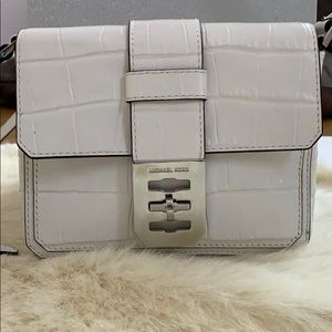 White Michael Kors Off Shoulder Bag